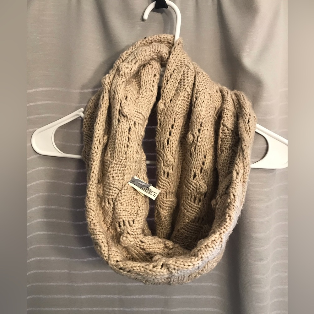 Gap Beige Chunky Knit Cowl Infinity Scarf One Size 15 Percent Wool - Picture 2 of 6